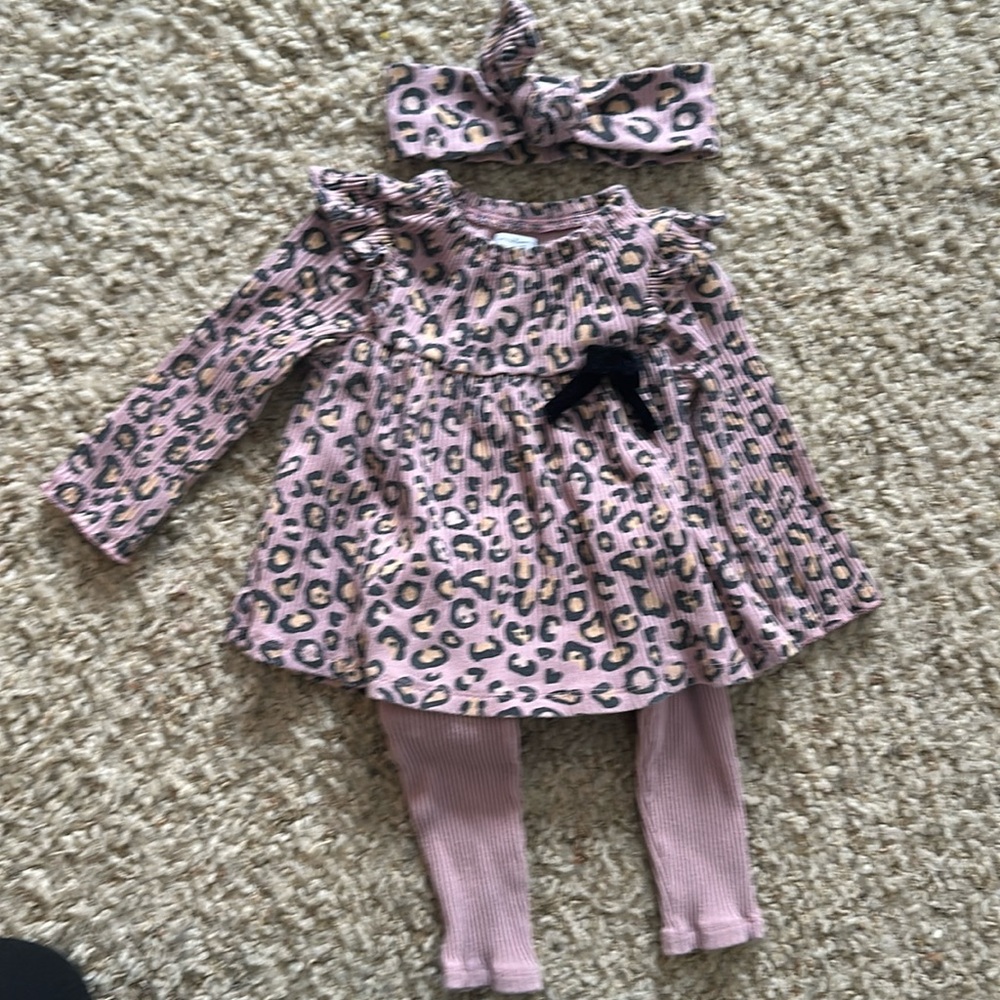 Mud Pie 9-12 month mauve and leopard outfit with bow.